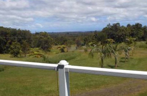 Glenwood House | Volcanoes National Park - minutes away. 25 acre Nature Lodge