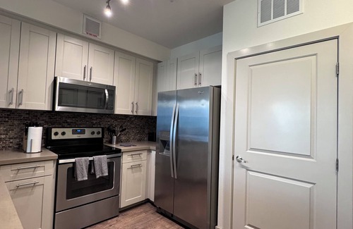 Grantville Apartment | Vora Mission Valley East: Stylish 1-Bedroom Apartment in San Diego