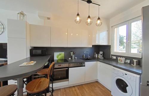 Saint-Pierre-la-Mer Apartment | Vos vacances les pieds dans le sable.