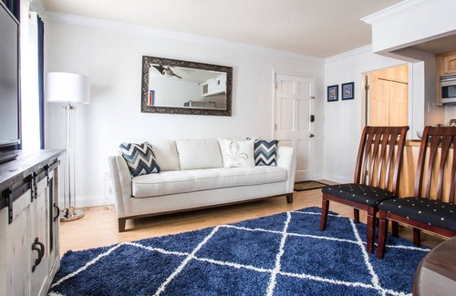 Faubourg Delassize Condo | Voted Best CONDO in NOLA! Walk to streetcar. Gated courtyard