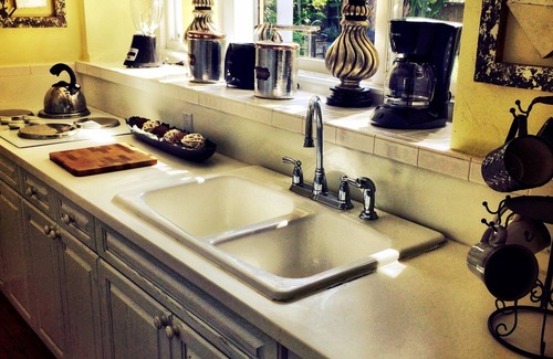 Colee Hammock House | VOTED BEST FORT LAUDERDALE LOCATION! WALK TO SHOPS, RESTURAUNTS, & BEACH.