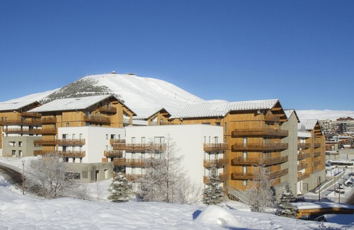 Eclose-Est Condo | Voyage de ski Alpin | gym, piscine + spa!