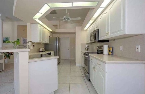 Pelican House | VRCC Villa Alba - waterfront villa with boat dock
