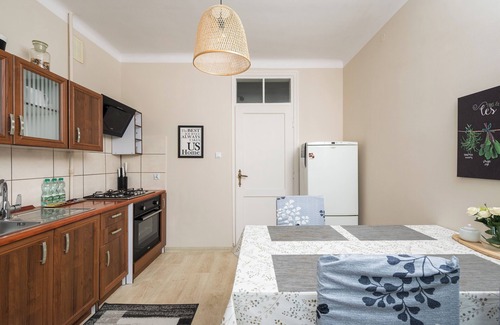 Wlochy Apartment | Włochy 3-Bedroom Apartment