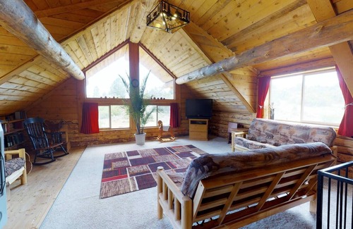 Monticello Resort | W-W: Western Town Retreat, 2 Cabins & Bardominium