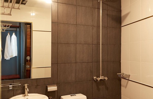 Pom Prap Hotel | W22 by Burasari