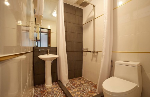 Pom Prap Hotel | W22 by Burasari