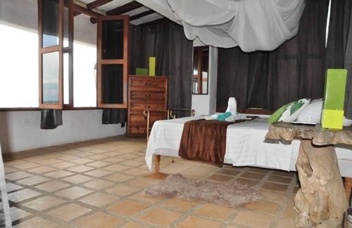 Soto Bed & Breakfast | Wacawa Tower @ Oceanview B&B Curacao offers the traveler many things to see