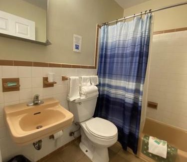 Wachapreague Hotel | Wachapreague Inn - Motel Rooms