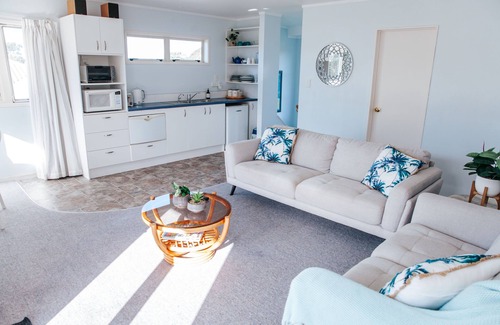 Bowentown House | #Waihi Beach Hive❤️300m to Beach❤️Huge Family Bach 🐶Pet Friendly