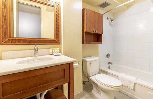 Waikiki House | Waikiki Paradise Awaits! Relax with Pool, Rooftop Views, 2 Blocks to Beach!