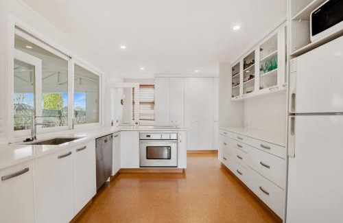 Waitahanui House | Waitahanui Lakefront Escape - Waitahanui Home
