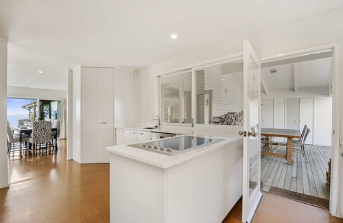 Waitahanui House | Waitahanui Lakefront Escape - Waitahanui Home
