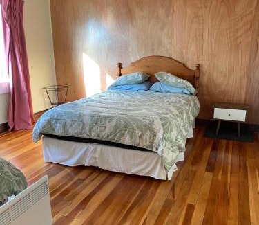 Hangatiki House | Waitomo Farmstay Cottage 1 - Kauri Cottage
