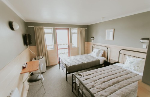 Waitomo Caves Hotel | Waitomo Village Chalets Home of Kiwipaka