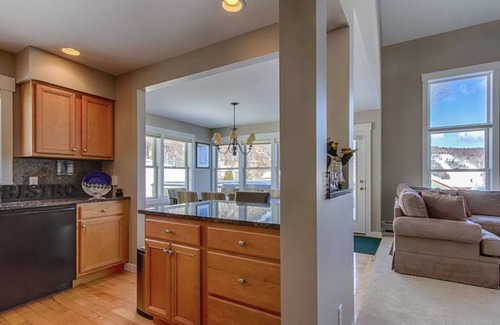 Central Vermont- Killington House | Wake up to views of Bear Mountain! Steps to trails!