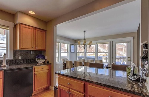 Central Vermont- Killington House | Wake up to views of Bear Mountain! Steps to trails!