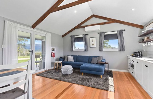 Mole Creek House | Wakefields - an enchanting mountain view cottage