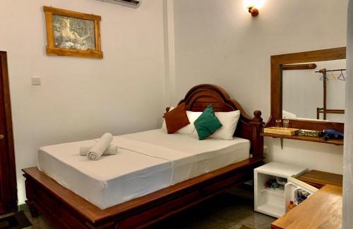 Udawalawa House | Walawa Blue Sapphire