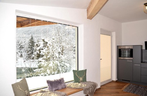 Imst Apartment | Waldcafe - Das Chalet am See
