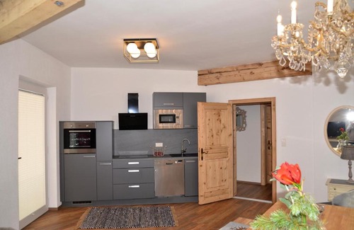 Imst Apartment | Waldcafe - Das Chalet am See