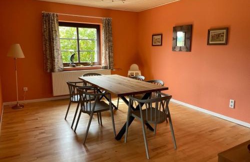 Alfen House | Waldhaus Wiesenblick mit Spielzimmer und Tischtennisraum