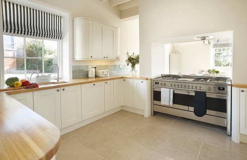 Market Rasen Cottage | Walesby House - a joint marketing that sleeps 10 guests in 5 bedrooms