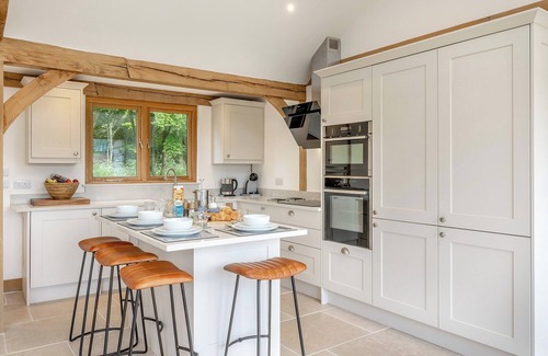 Uttoxeter Cottage | Walford Lodge - UK47305