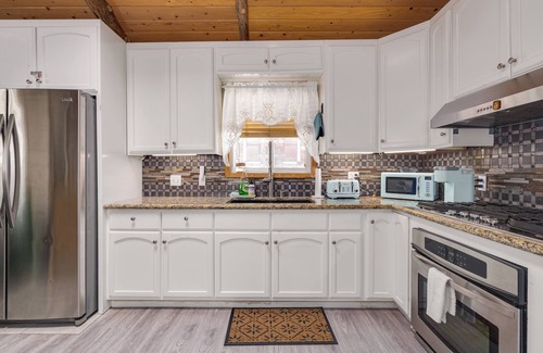 Big Bear City Cabin | Walk 2 Lake, Go Karts, Dining & Shops, King Bed, 55" TVs+Fenced Yard 4 Pets