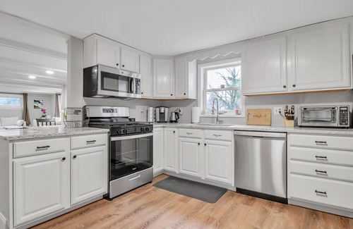 Orchard Park House | Walk 2 Stadium | Ping Pong/Darts | K Bed