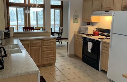 Tahoe City House | Walk downtown and close to Squaw/Alpine/Lake