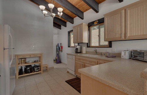 Tahoe City House | Walk downtown and close to Squaw/Alpine/Lake