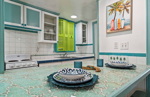 Lake Worth House | Walk Downtown; Beach 1.1 miles, Bar, Karaoke, Family Friendly, Jimmy Buffet Vibe