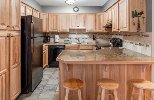 Breckenridge Condo | Walk everywhere. Ski in. Pool and hot tub.Elevator.