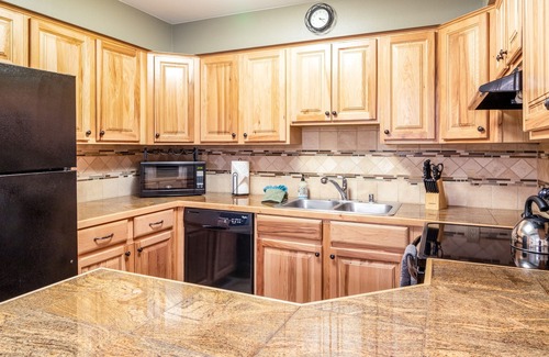 Breckenridge Condo | Walk everywhere. Ski in. Pool and hot tub.Elevator.