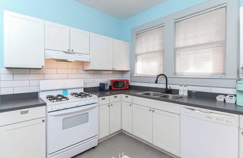 Columbia House | Walk or bike to Noma or Main Street district from this fun & peaceful retreat.