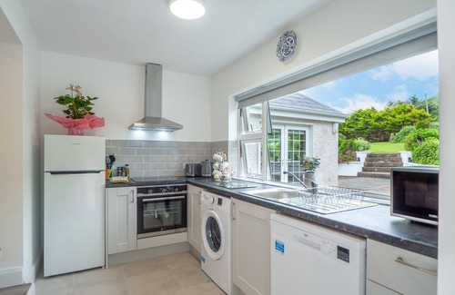 The Whitford House Hotel Apartment | Walk to 2 beaches from eth front door