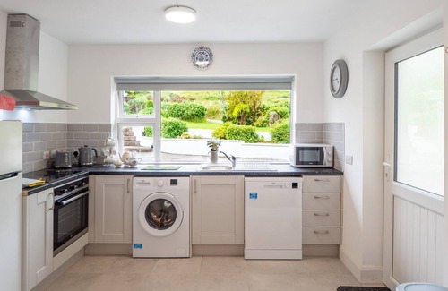 The Whitford House Hotel Apartment | Walk to 2 beaches from eth front door