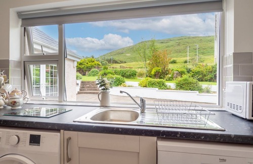 The Whitford House Hotel Apartment | Walk to 2 beaches from eth front door