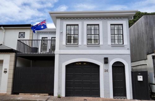 North Adelaide House | Walk to Adelaide Oval, 4-Bedroom Home with Parking