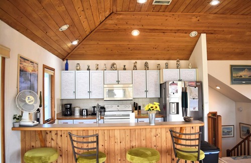 Ocean Sands House | Walk to Beach, Jacuzzi, Treetop Deck, Outdoor Bath, Love Pets!