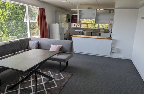 Glebe House | Walk to city from 2 bedroom apartment with beautiful city and mountain views