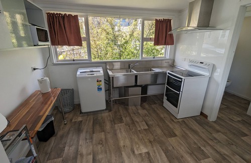Glebe House | Walk to city from 2 bedroom apartment with beautiful city and mountain views