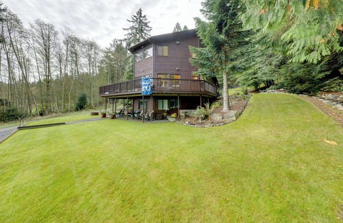 Oak Harbor Apartment | Walk to Cornet Bay! Charming Apt w/Patio