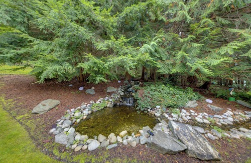 Oak Harbor Apartment | Walk to Cornet Bay! Charming Apt w/Patio