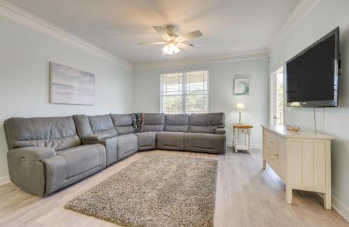 Calabash Apartment | Walk to Crow Creek Golf Club Condo with Pool!