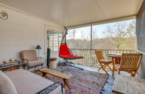 Lynn House | Walk to Downtown Pet-Friendly Cottage in Tyron
