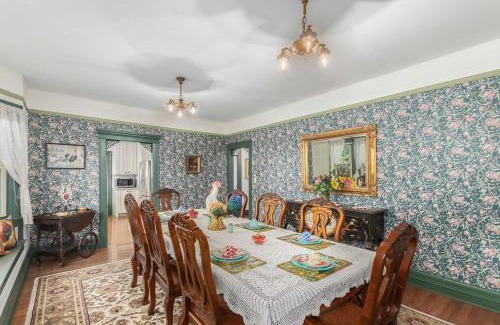 Prescott House | Walk to Dtwn Historic Prescott Home with Yard!