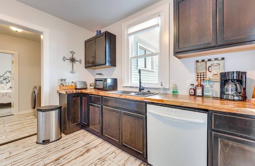 Lockhart House | Walk to Dtwn Shops & BBQ: Home w/Fenced Yard!