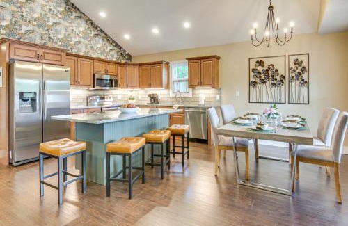 Waynesville House | Walk to Dtwn Waynesville Home with Deck!
